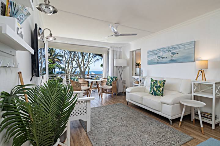 Chakas Cove 73 Lounge